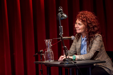 Berivan Aslan beim Interview in der Roten Bar
