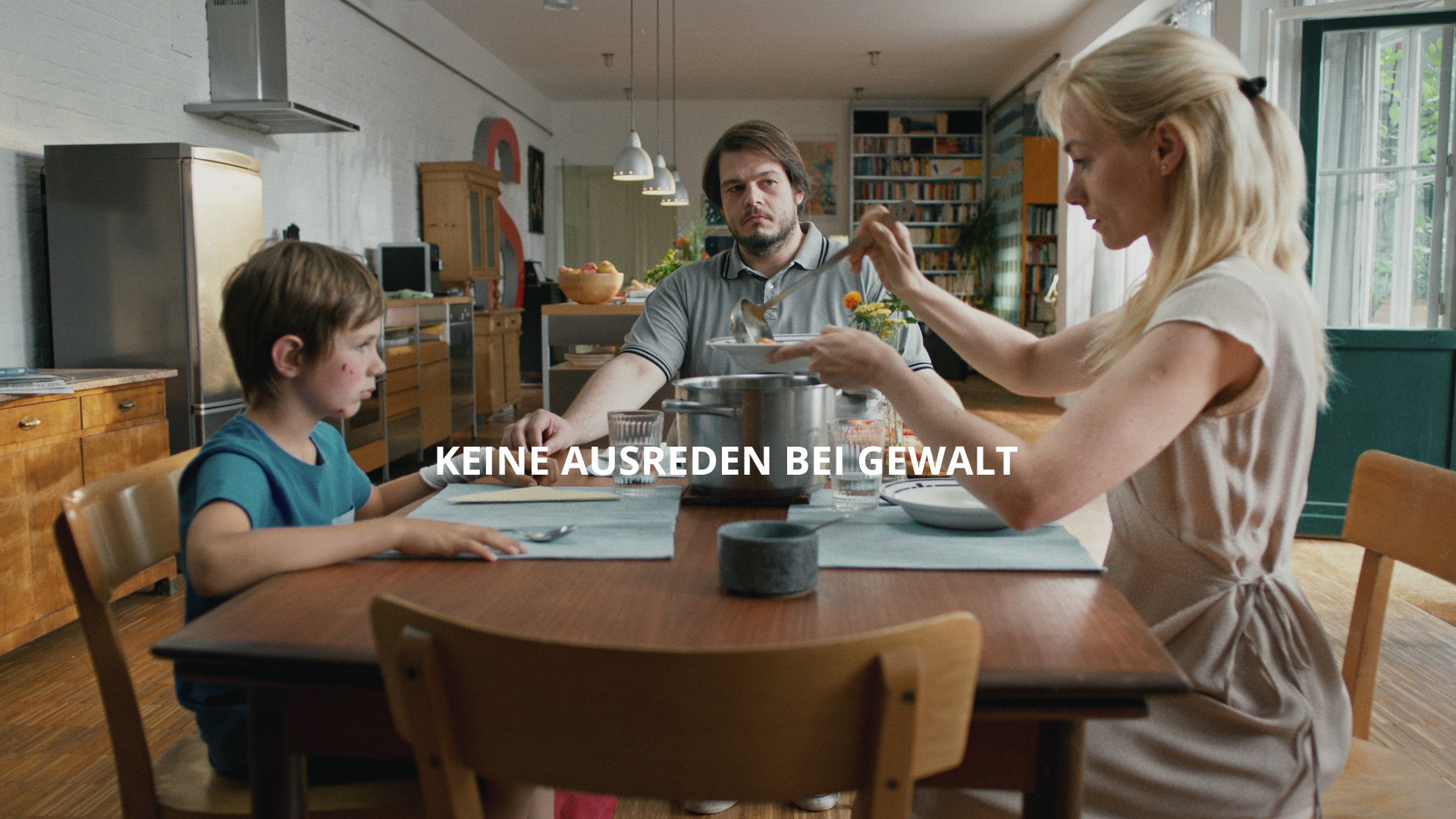 Frauenhelpline TV Spot Screen 4