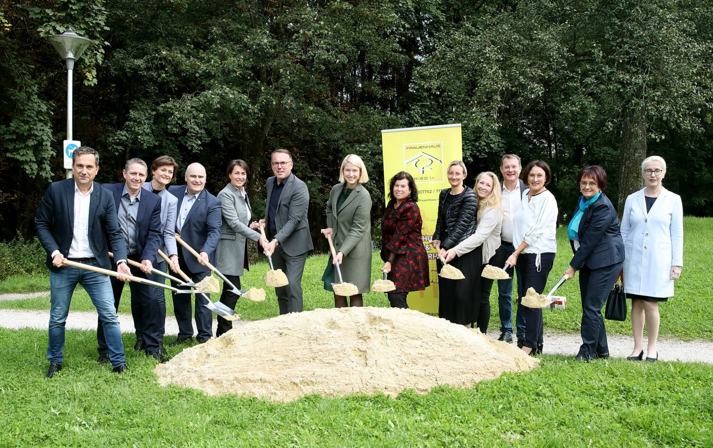 Spatenstich Frauenhaus Ried